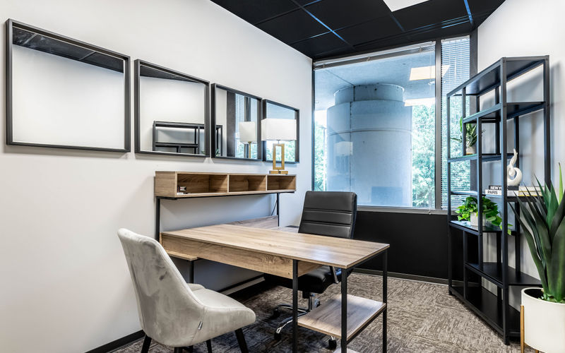 275 Interstate N Cir Se, Atlanta, 6 DESKS 275 Interstate N Cir Se, Atlanta Image 1