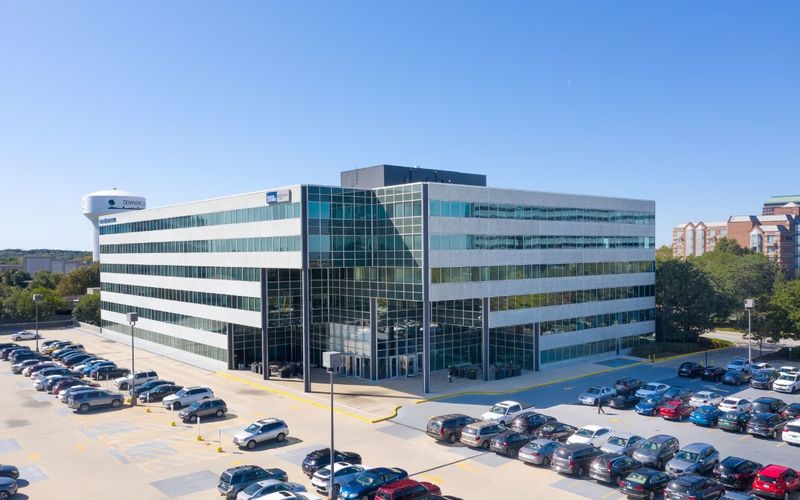 1431 Opus Place, Downers Grove Image 7