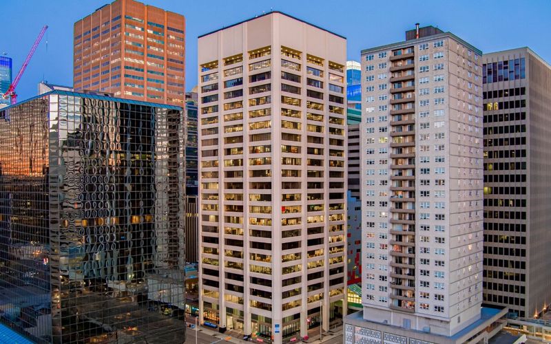 639 5 Ave Sw, Calgary Image 9