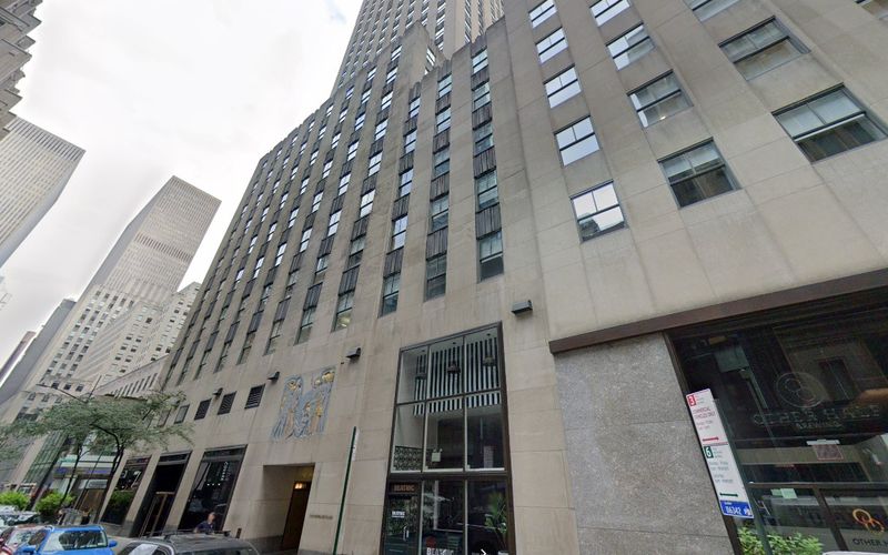 1 Rockefeller Plaza, New York, 1 DESK 1 Rockefeller Plaza, New York Image 1