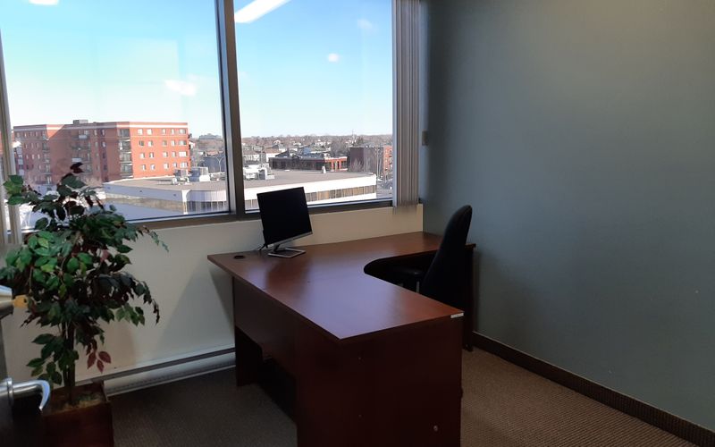 6300 Avenue Auteuil, Brossard, 6 DESKS 6300 Avenue Auteuil, Brossard Image 1