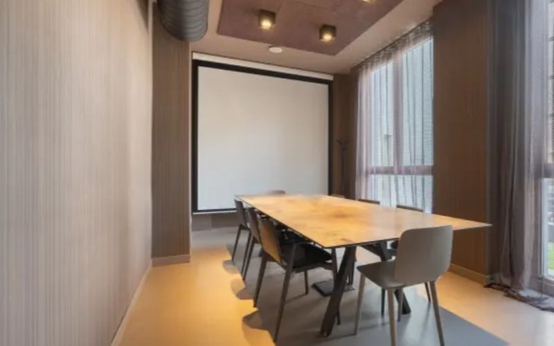 500 W Silver Spring Drive, Glendale Image 2