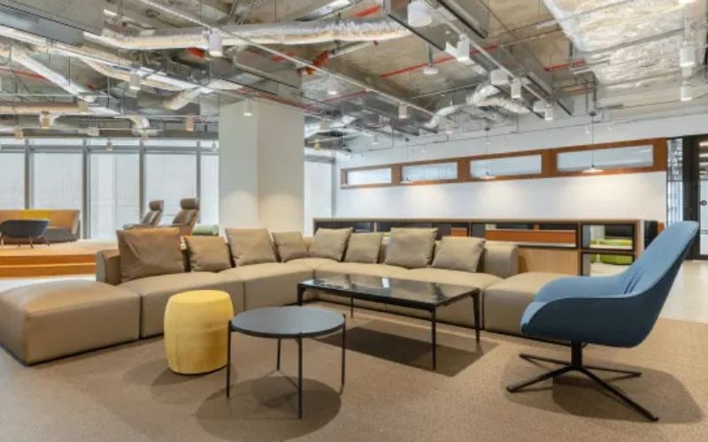 500 W Silver Spring Drive, Glendale Image 1