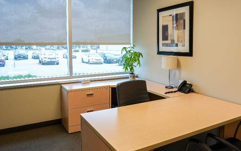 400 Applewood Crescent, Vaughan, 5 DESKS 400 Applewood Crescent, Vaughan Image 1
