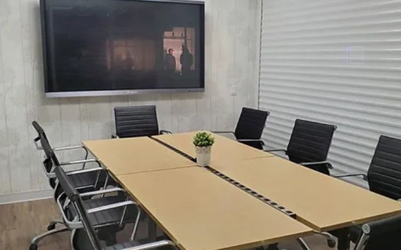 2030 Bristol Cir, Oakville Image 4