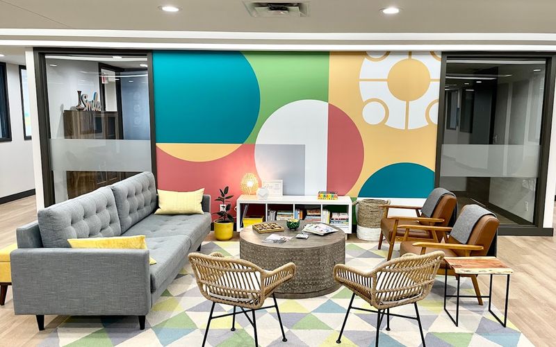 132 Trafalgar Rd, Oakville Image 1