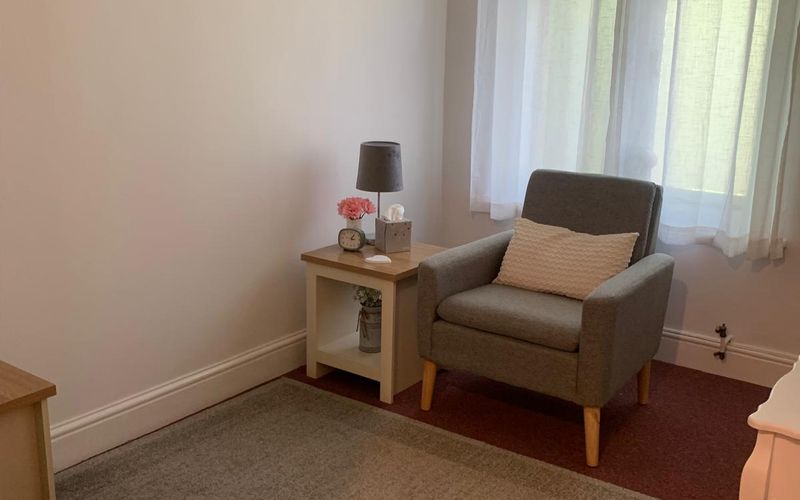 Ockham Road South, East Horsely Image 4