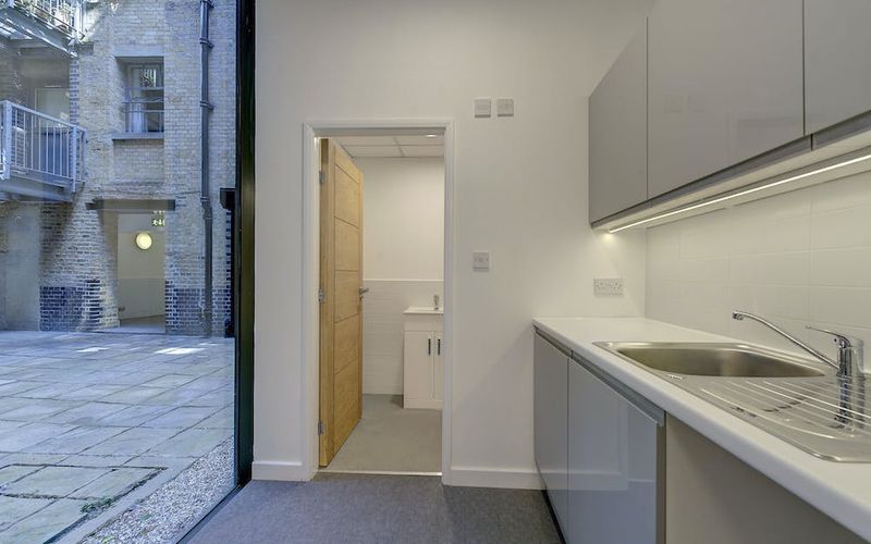 6 Maguire Street, Greater London Image 1