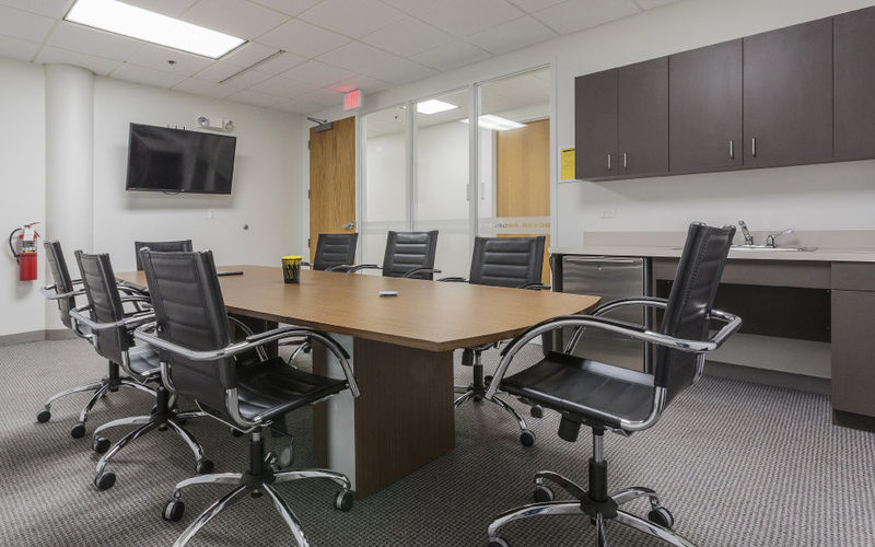 75 Executive Drive, Aurora Image 1