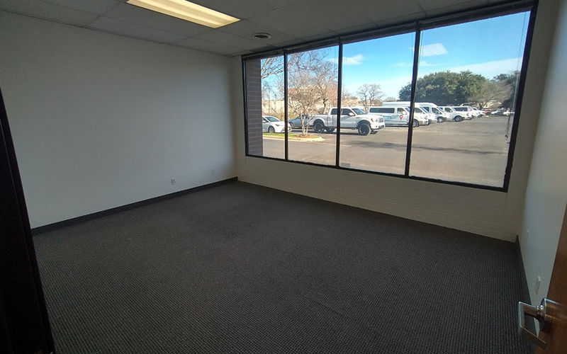 8204 Elmbrook Dr, Dallas Image 9