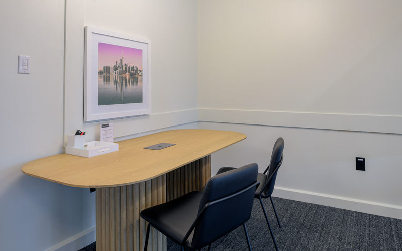 33 Bloor St E, Toronto Image 1