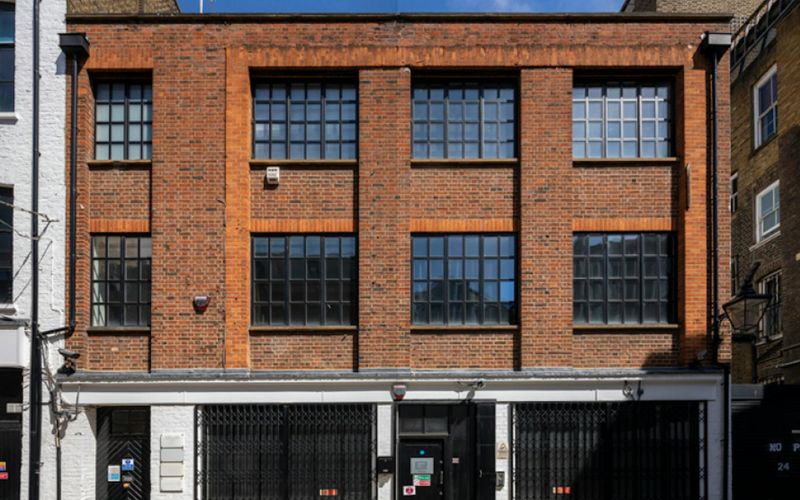 7-10 Charlotte Mews, Greater London Image 5