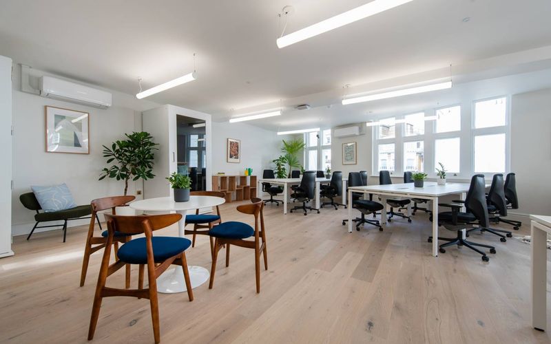 321 Oxford Street, Greater London Image 6