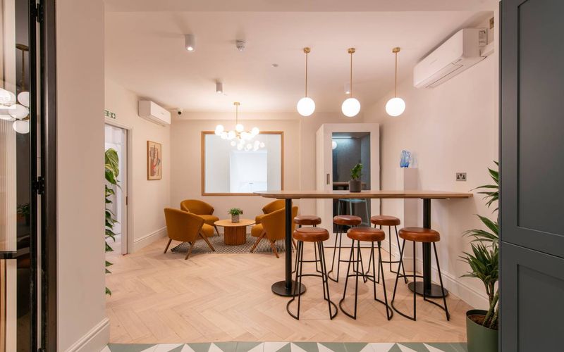 321 Oxford Street, Greater London Image 10