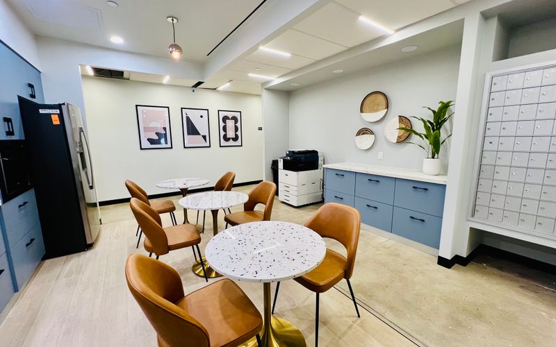 307 West 38th Street, New York Image 1
