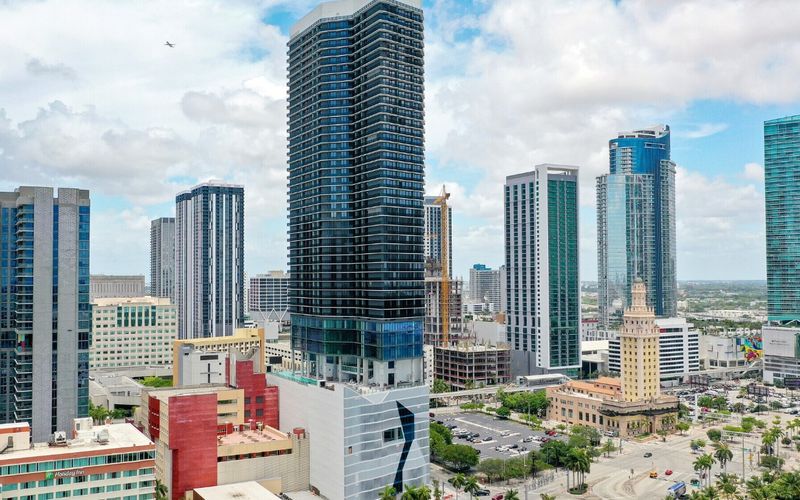 400 Biscayne Blvd, Miami Image 1