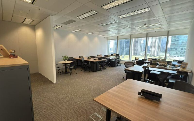 8 Century Avenue, Pudong Image 1