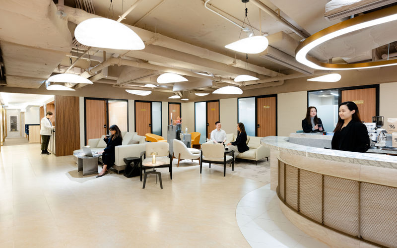 16-18 Queen's Road Central, Central Image 2