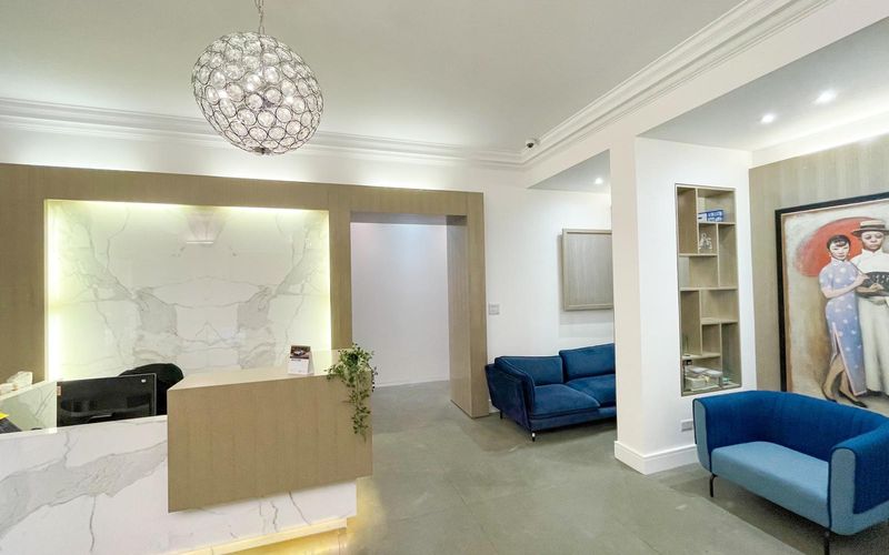 27 Hill Street, Greater London Image 8