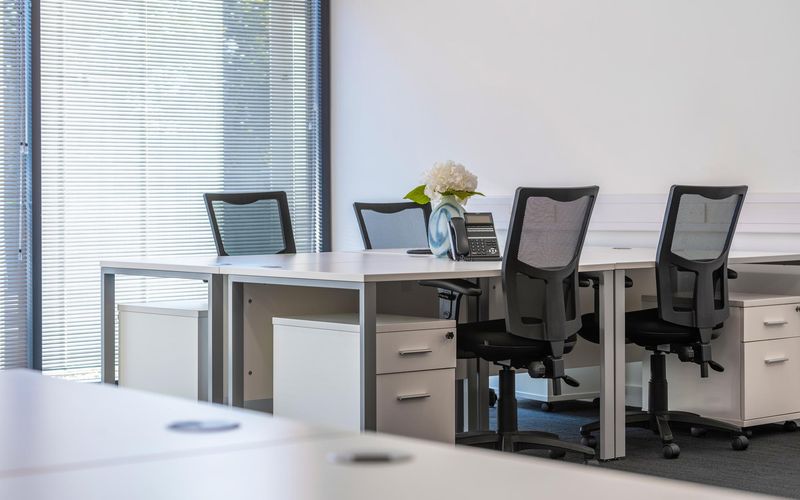 Holyrood Close, Poole Image 6