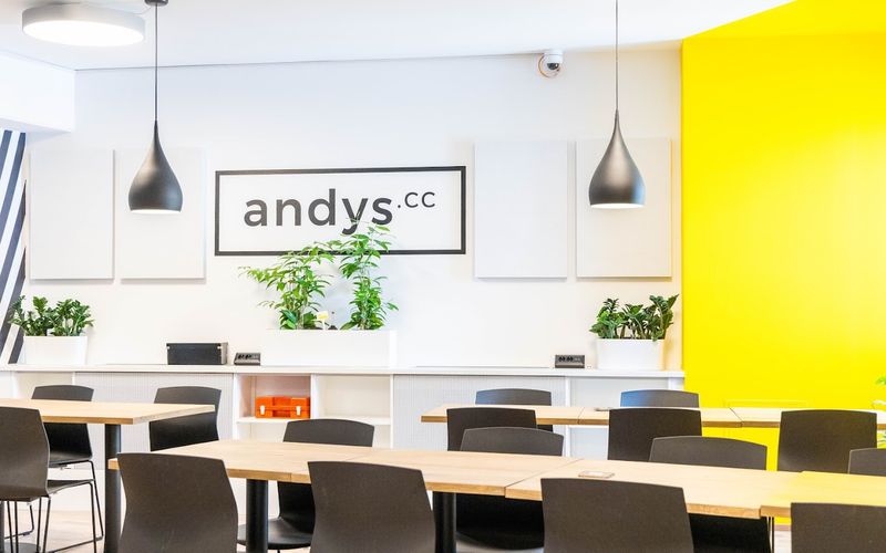 2 Aspernbrückengasse, Wien Image 2