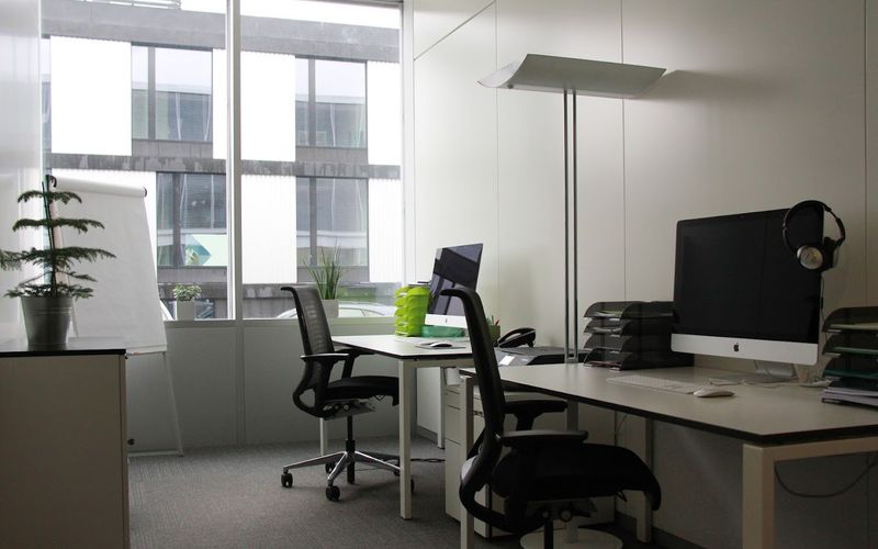 1 Za La Pièce, Rolle, 1 DESK 1 Za La Pièce, Rolle Image 1