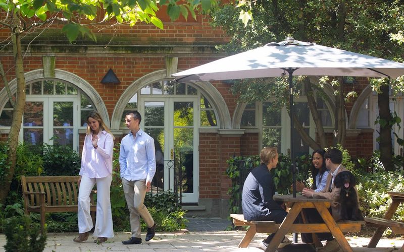 128 Buckingham Palace Road, Greater London Image 1