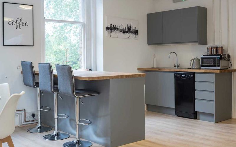 215-221 Borough High Street, London Image 9