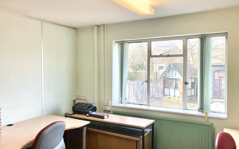 Palace Gates Bridge Road, London Image 4