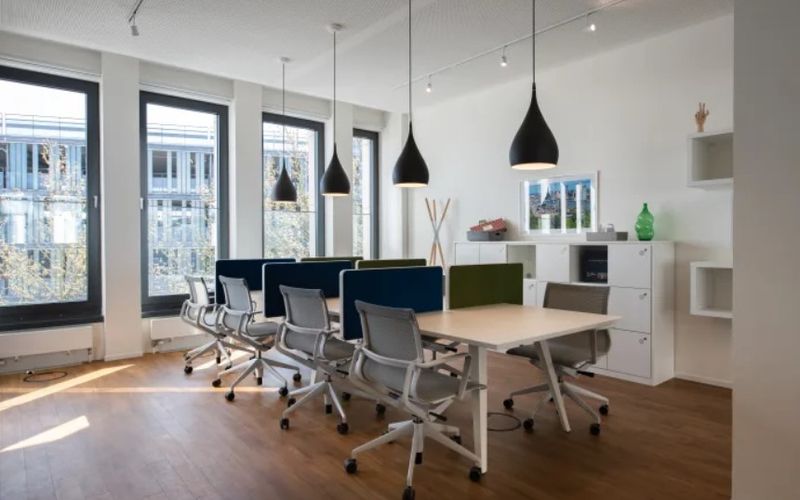 747 Rue Du Square-victoria, Montreal Image 2