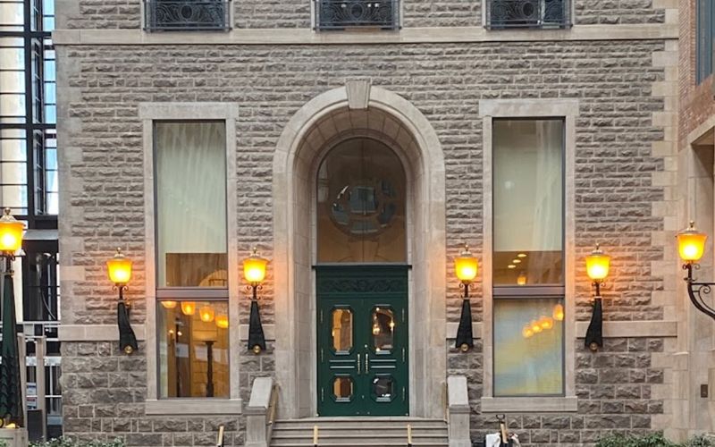 747 Rue Du Square-victoria, Montreal Image 1