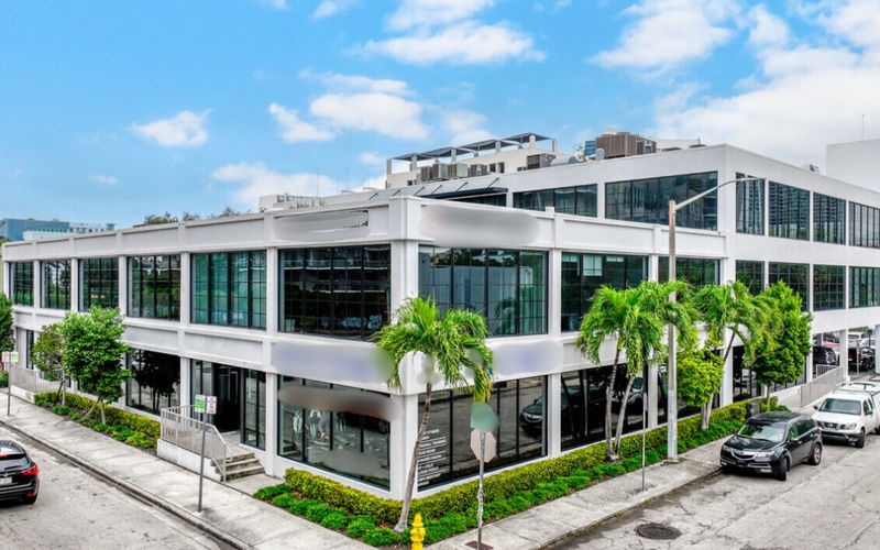 225 Ne 34th St, Miami Image 1