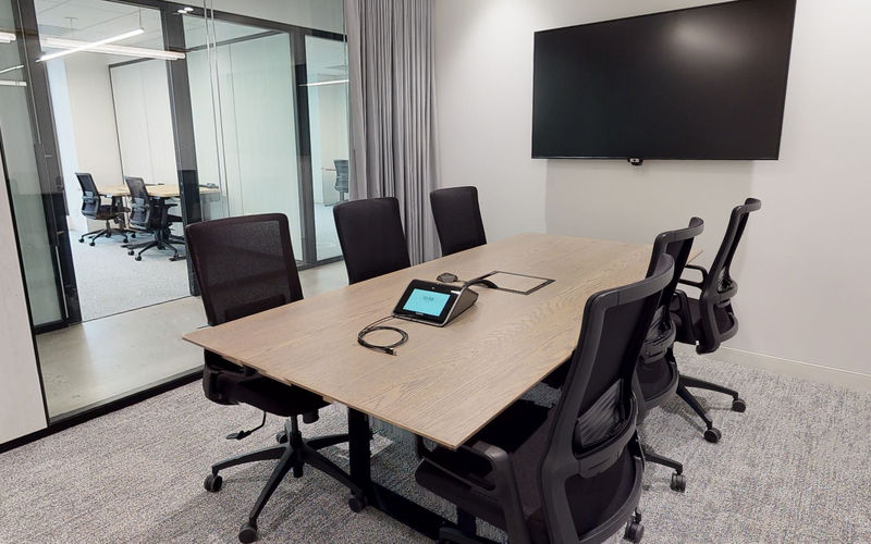 915 Wilshire Blvd, Los Angeles Image 2