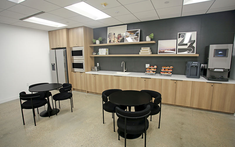 9701 Wilshire Blvd, Beverly Hills Image 2