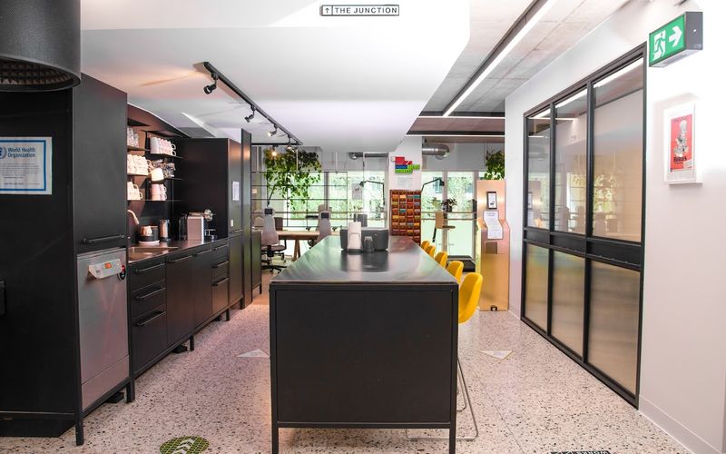 8 Hermitage St, London Image 11