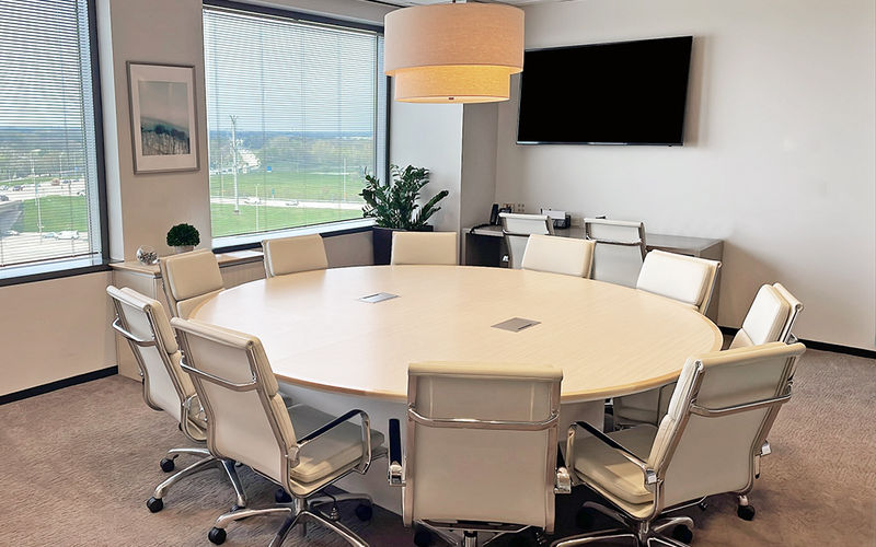 1901 N Roselle Road, Schaumburg Image 1