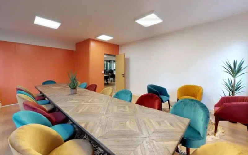 5 Pl Du Colonel Fabien, Paris Image 3