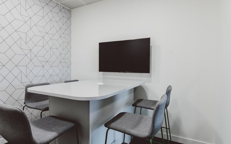 4 Longwalk, Stockley Park Image 9