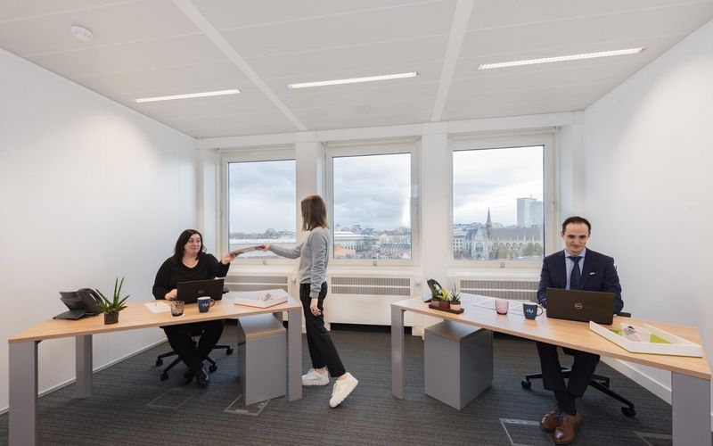 7 Rue Joseph Stevens, Brussels, 5 DESKS 7 Rue Joseph Stevens, Brussels Image 1