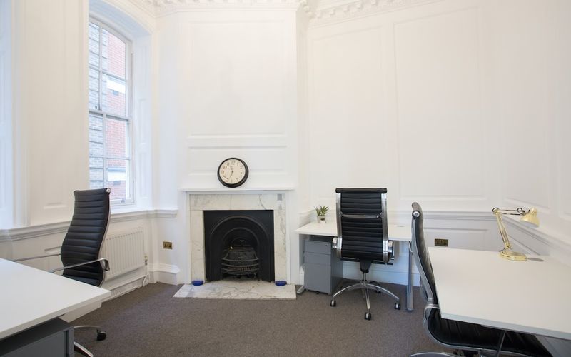 27-28 Queen Street, Bank Image 3