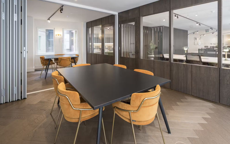 28 Lime Street, Greater London Image 3