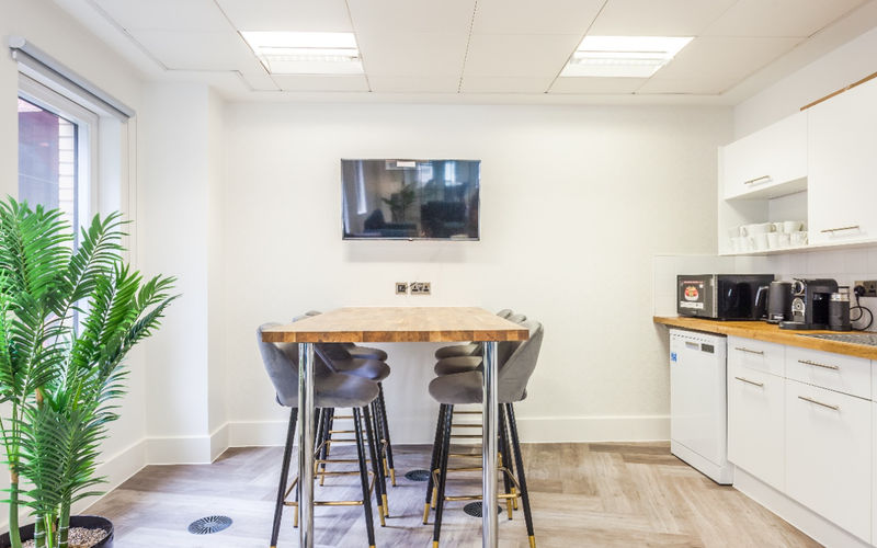 28 Lime Street, Greater London Image 8