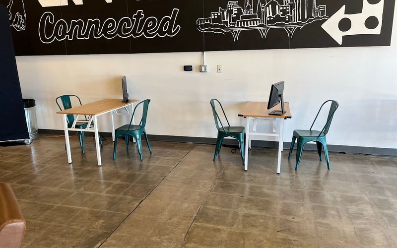 6800 West Gate Blvd, Austin, 5 DESKS 6800 West Gate Blvd, Austin Image 1