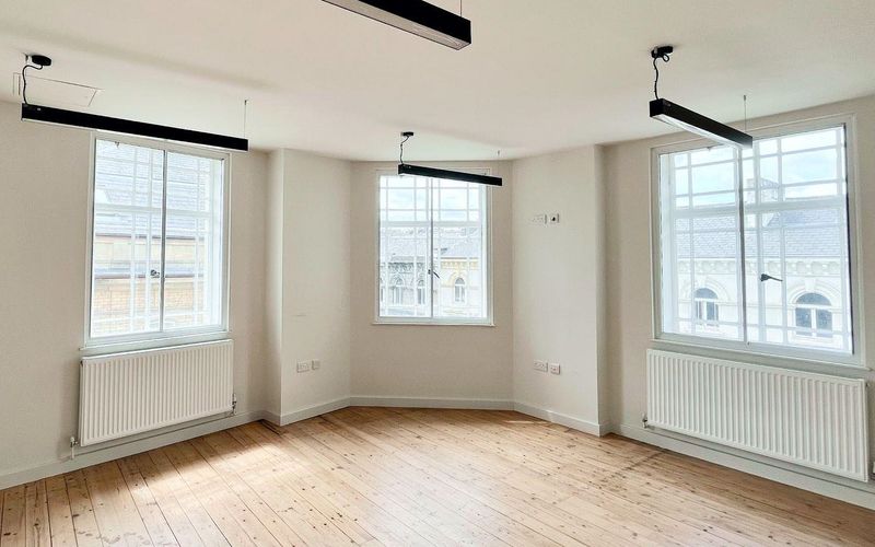 High Street, Newport Image 4