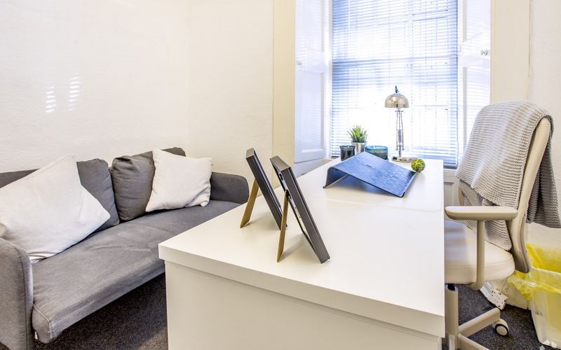 9 Newton Place, Glasgow City Image 6