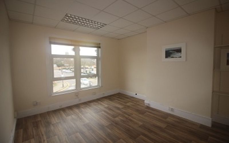 8 Gainsborough Road, Bushwood Image 1