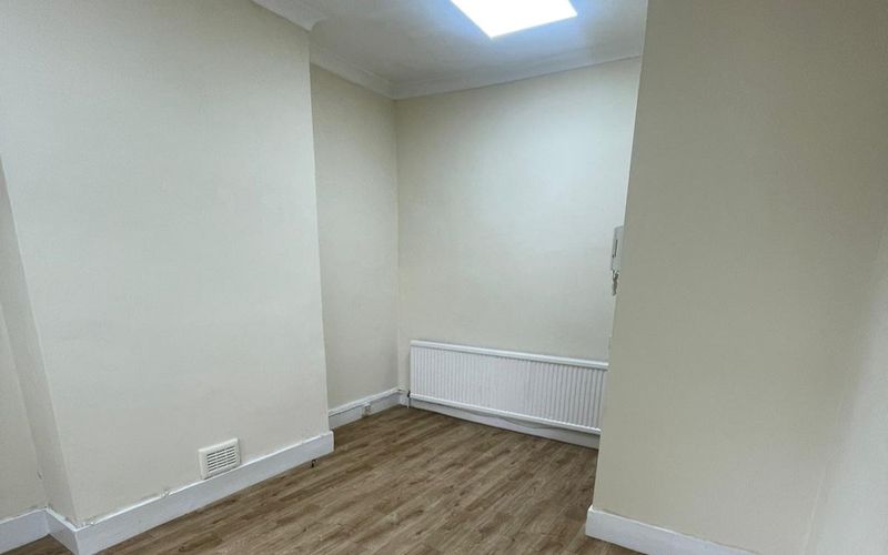 8 Gainsborough Road, Bushwood Image 4