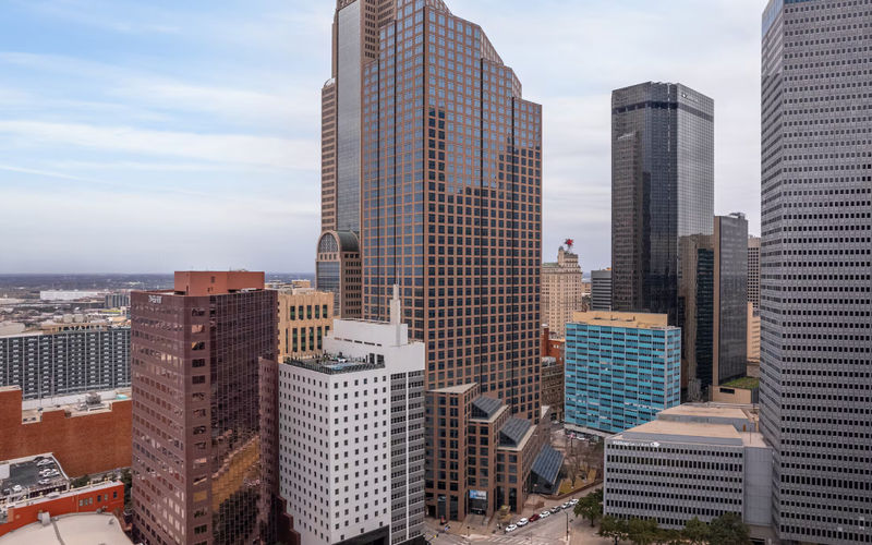 1700 Pacific Ave, Dallas Image 4