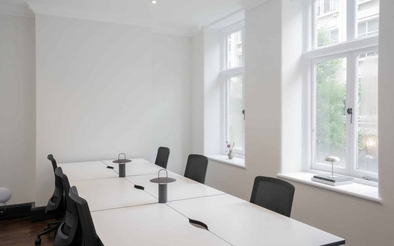 20 Eastcastle St, London Image 2