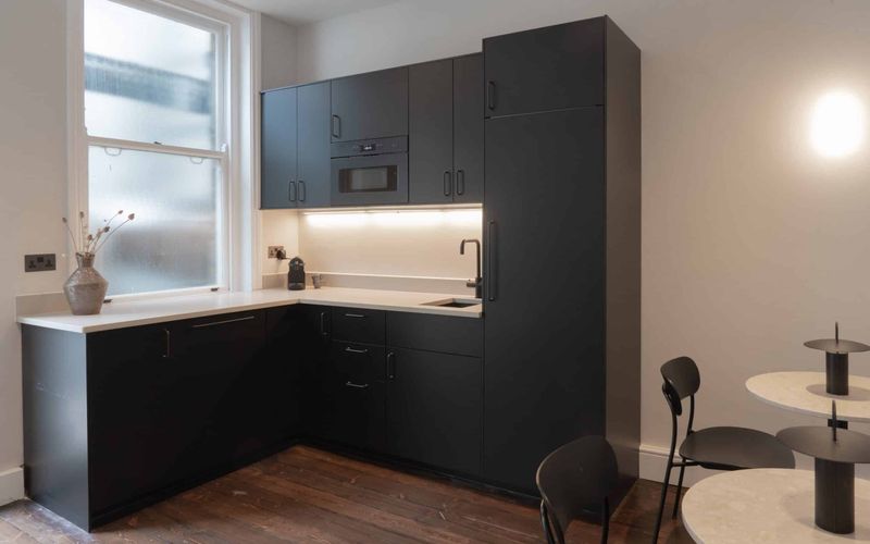 20 Eastcastle St, London Image 7